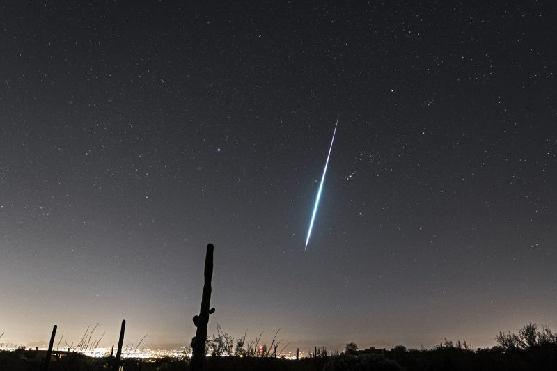 A brilliant Geminid fireball meteor
